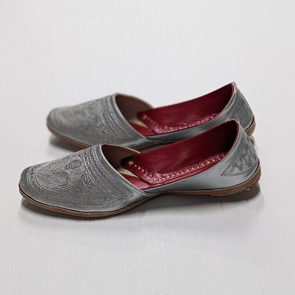 Handmade Size 5 Women's‎ Detailed Silver Shoes with Red Interior